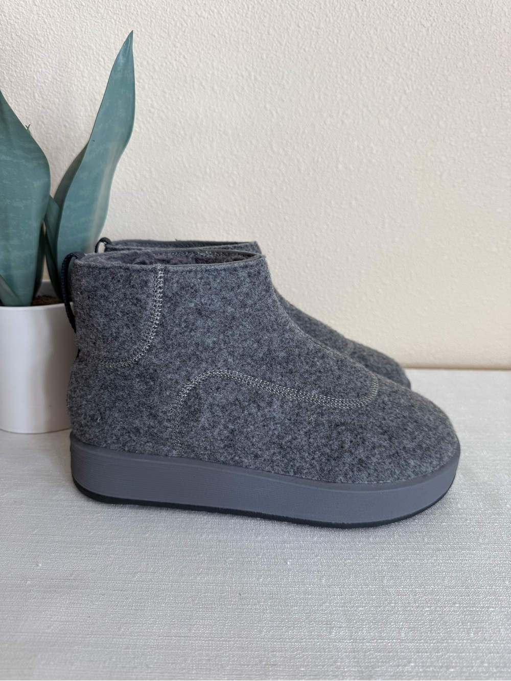 New ALLBIRDS Gray Recycled Wool Slip-On Weatherproof Kiwi Booties